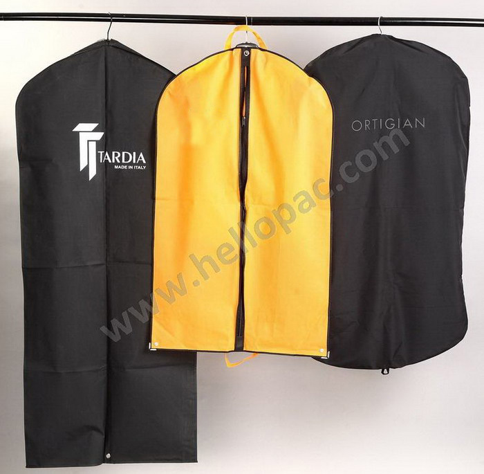 Promotional Foldable Suit Cover Bag with Carriable Tote Handle and Zipper Closure for the Storage of Suit